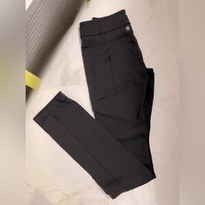Lululemon Athletica black straight leg tight size 4